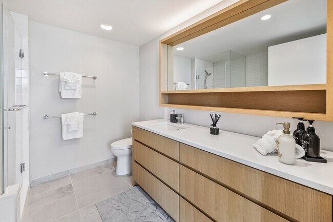 Building Photo - Sky Ala Moana #1701: Spacious Condo w/ Ocean Views