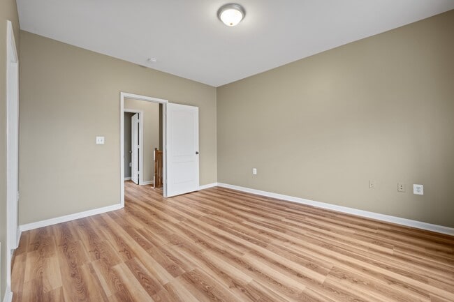 Building Photo - 556 Rhapsody Ct
