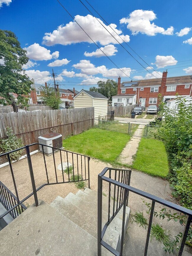 Building Photo - Spacious Dundalk Home with Finished Basement & Fireplace