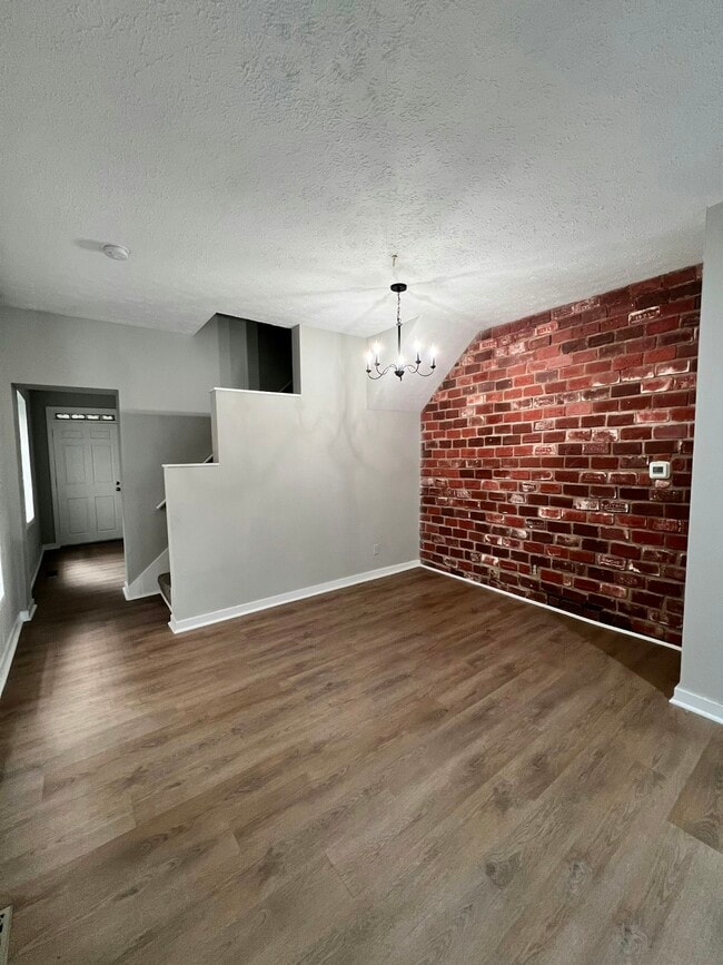 Building Photo - 16 Clay St