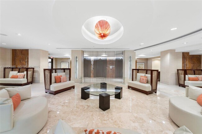 Building Photo - 2555 Collins Ave