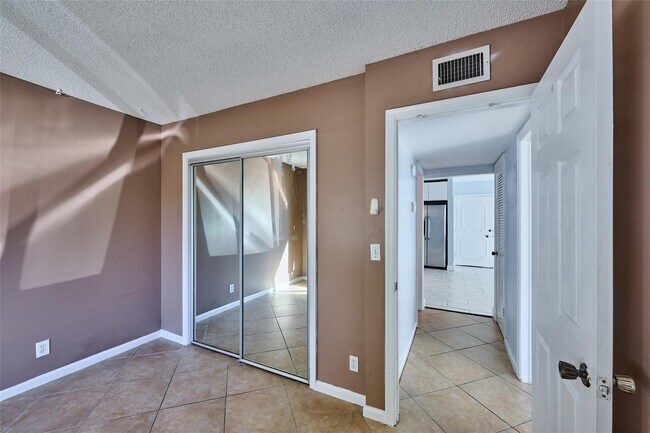 Building Photo - 5720 NE 22nd Way