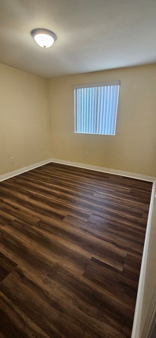 Building Photo - 75(611)