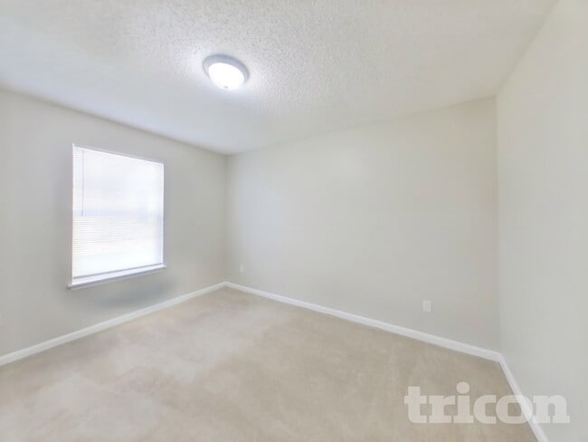 Building Photo - 1940 Hunters Trace Cir