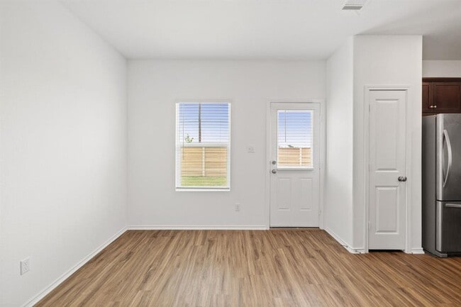 Building Photo - 504 Blanco Vista