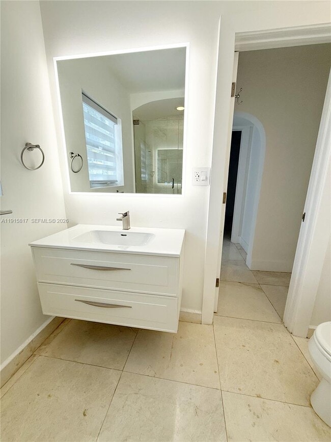 Building Photo - 5835 La Gorce Dr