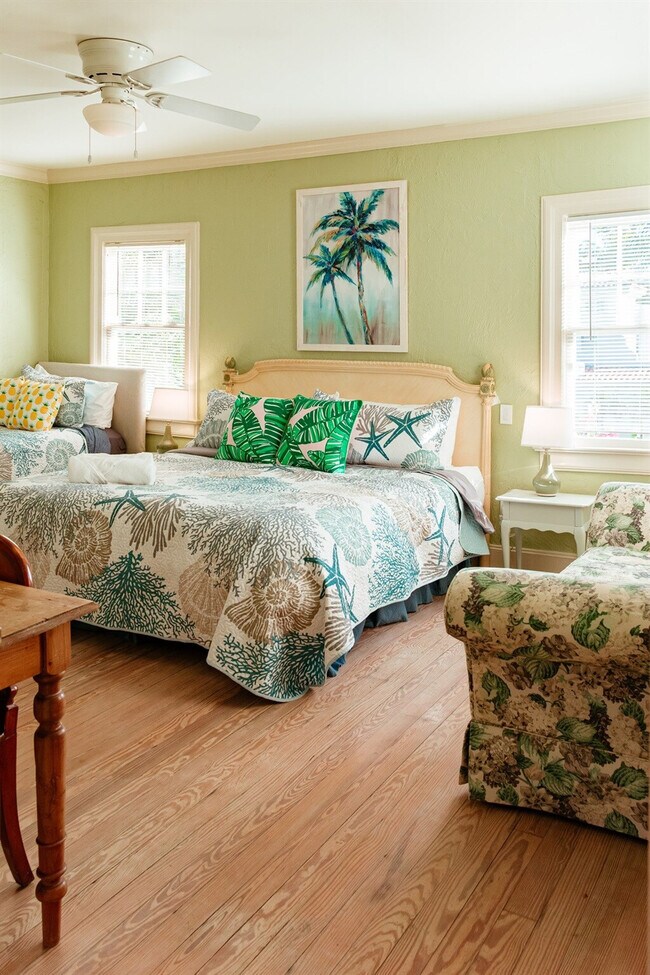 Building Photo - 519 28th St