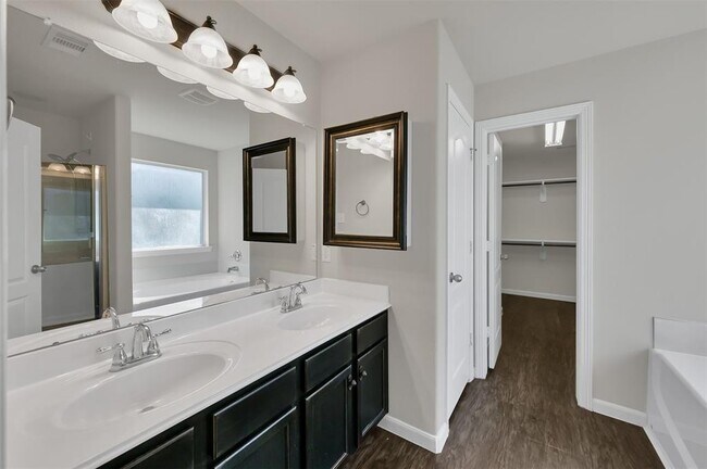 Building Photo - 946 Fife Dr