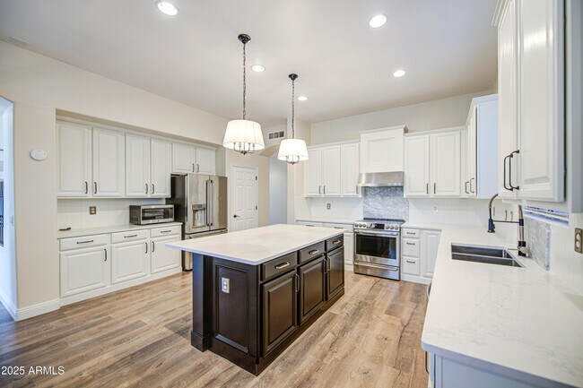 Building Photo - 4564 S Maverick Ct