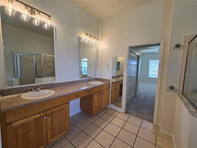 Building Photo - 15305 PALOMA PARK Ln
