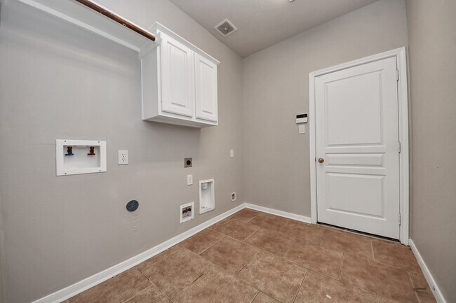 Building Photo - 18330 Enchanted Rock Trail