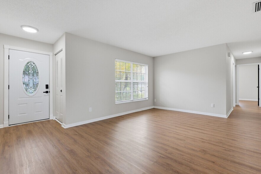 Building Photo - 14505 Farm Hills Pl