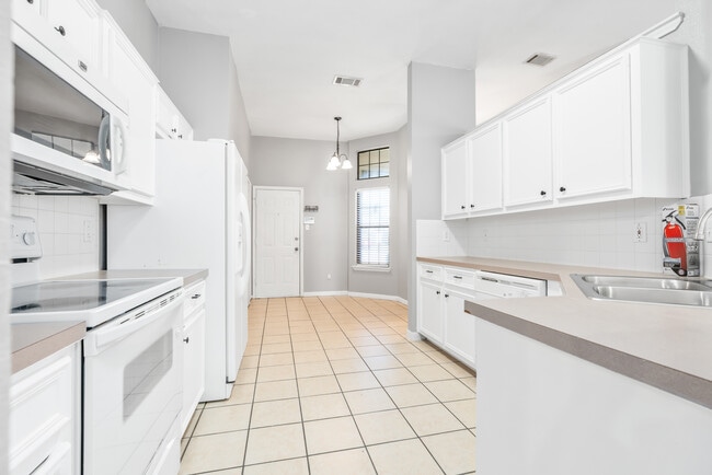 Building Photo - 605 Paintbrush Dr