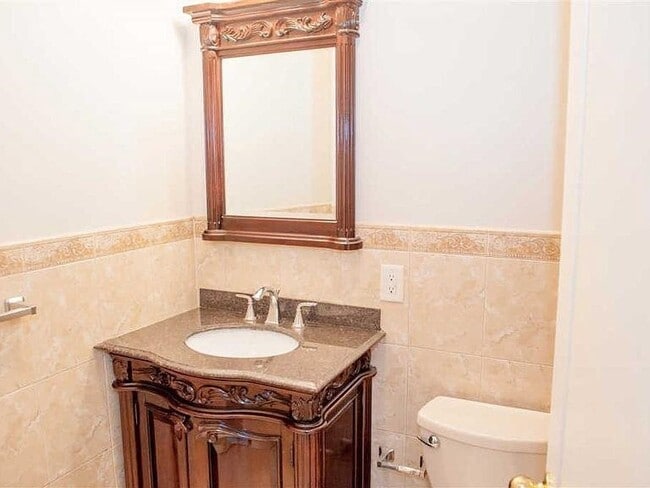 Building Photo - 43 Manhattan Ave