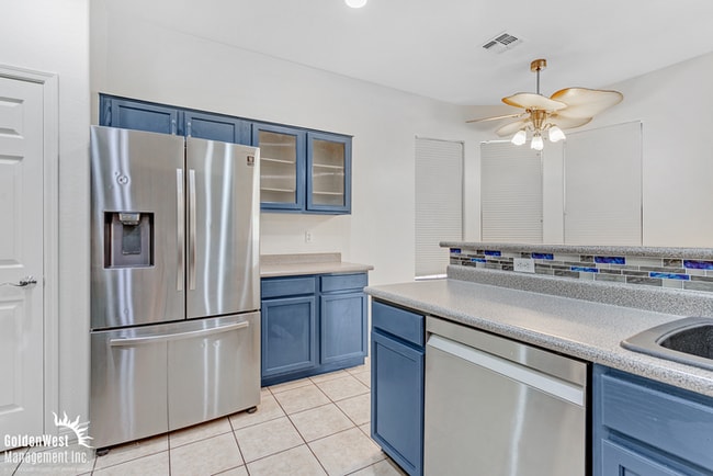 Building Photo - Gorgeous 2Bdm 2Ba Home with Golf-Course Vi...