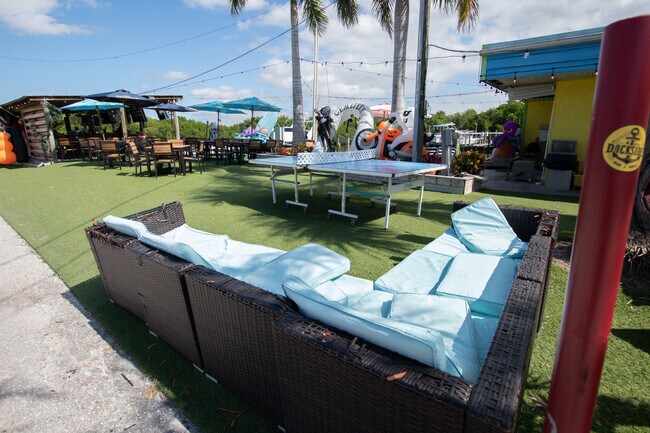 Building Photo - 1000 Cove Cay Dr