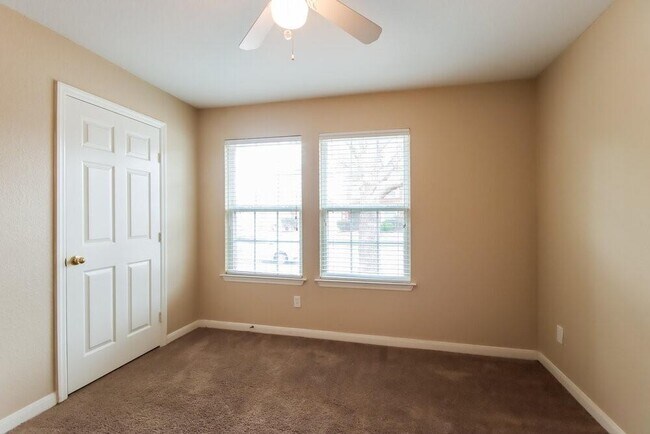 Building Photo - 10227 Canyon Rose Ln