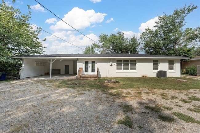 Building Photo - 2416 Lake Air Dr