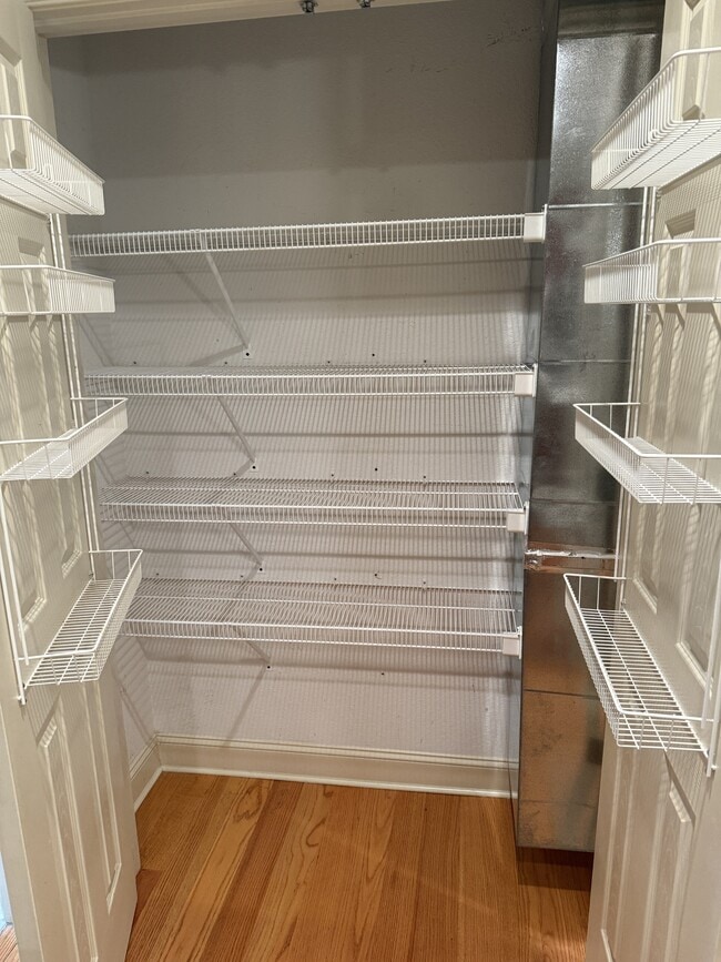 Building Photo - 421 Amberland Ln