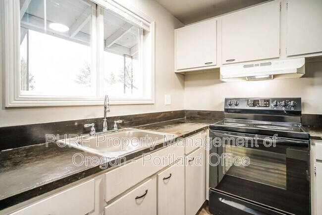 Building Photo - 18411 E Burnside St