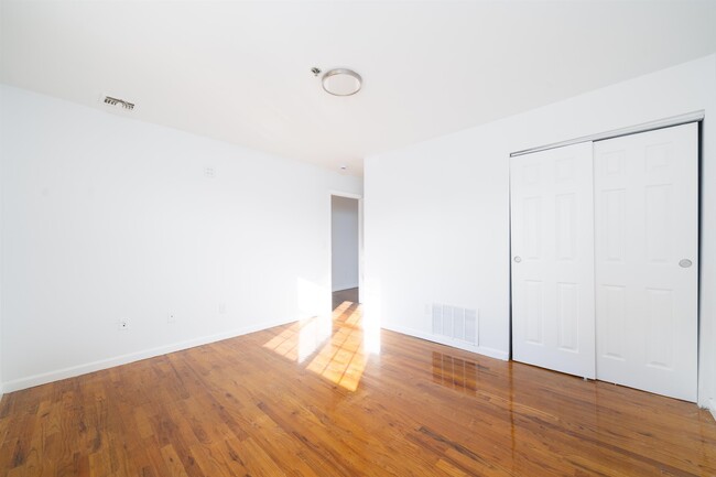 Building Photo - 524-526 4th St
