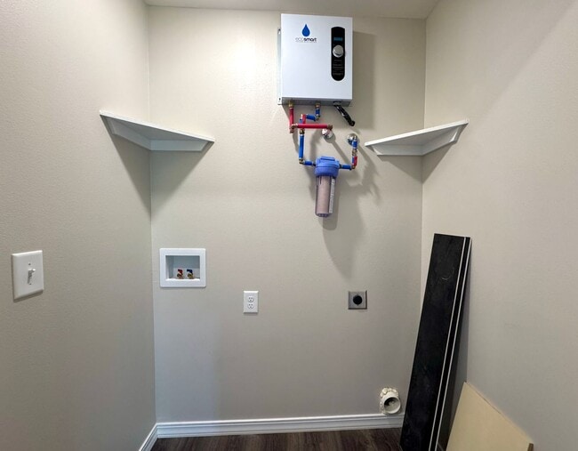 Building Photo - 2 Bedroom/2 Bathroom Triplex Unit in Southside