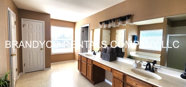 Building Photo - 2811 Scottsdale Dr