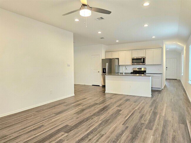 Building Photo - 4901 Pismo Ray Dr