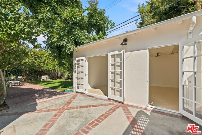 Building Photo - 11363 Gladwin St