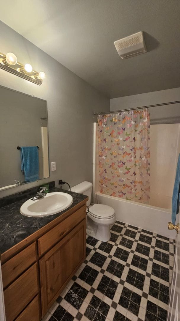 Building Photo - Out of town house with double garage and l...