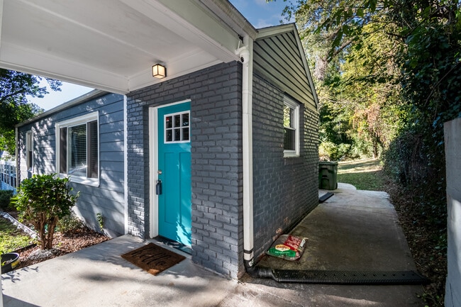 Building Photo - 38 Adair Ave SE