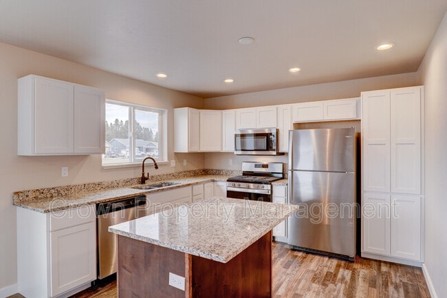 Building Photo - 517 Sparrow Rd