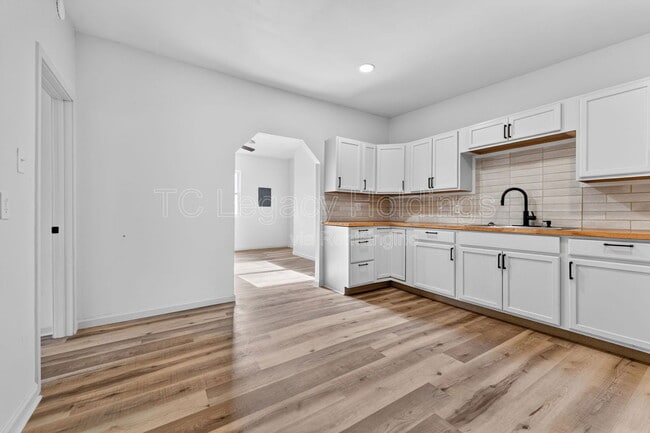 Building Photo - 45 Lincoln St