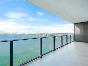 Building Photo - 700 NE 24th St