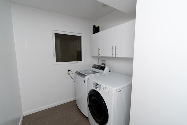 Laundry room - 1339 Quintero St