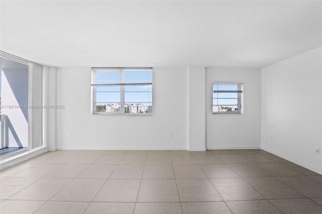 Building Photo - 910 West Ave