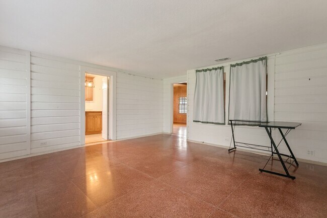 Building Photo - CHARMING ALAMO HEIGHTS COTTAGE