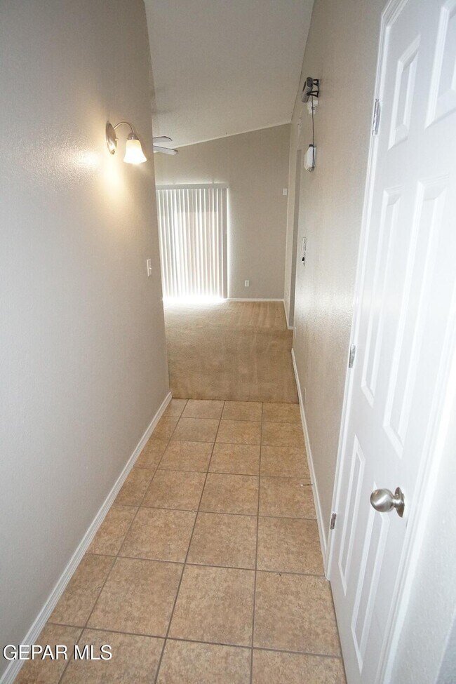 Building Photo - 807 Jaime St