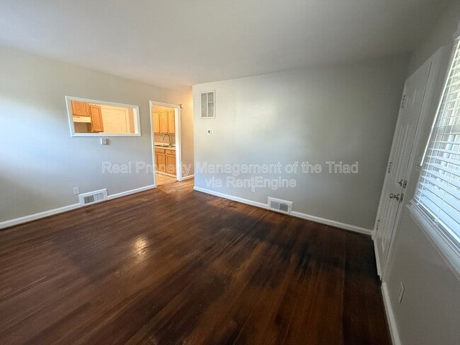 Building Photo - 803 Devon Dr