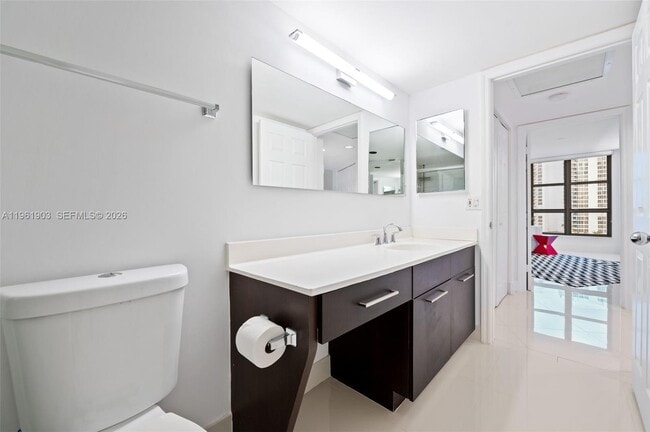 Building Photo - 3500 Mystic Pointe Dr