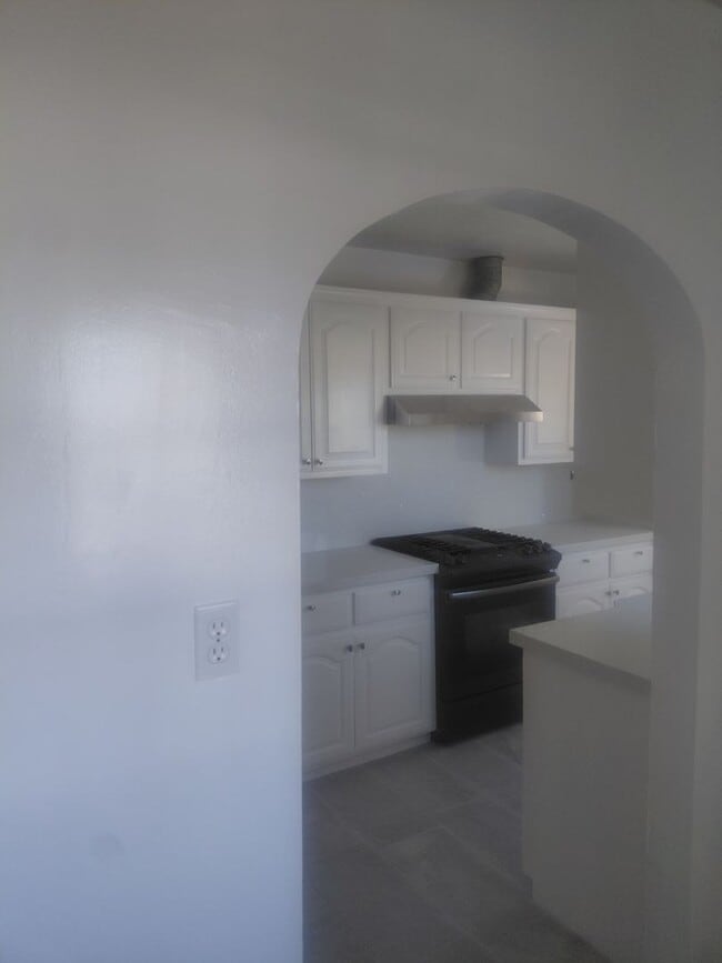 Building Photo - 1010