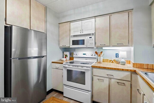 Building Photo - 100 Severn Ave