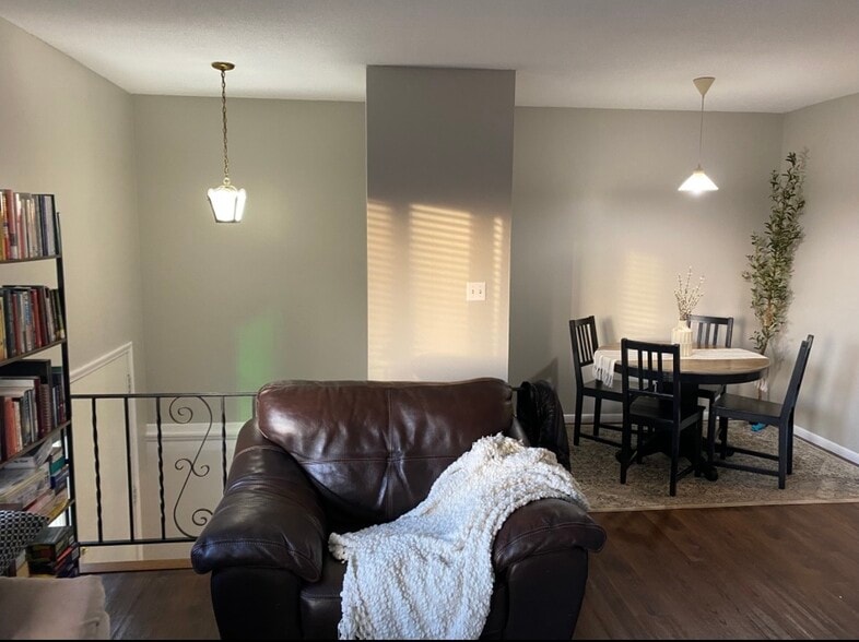 Building Photo - 9811 Rich Rd