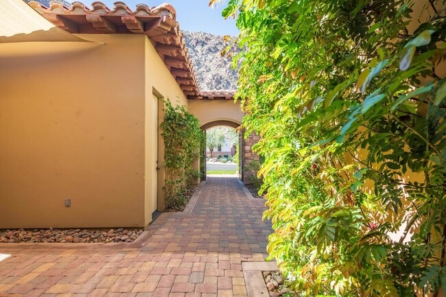 Building Photo - 46710 Bradshaw Trail