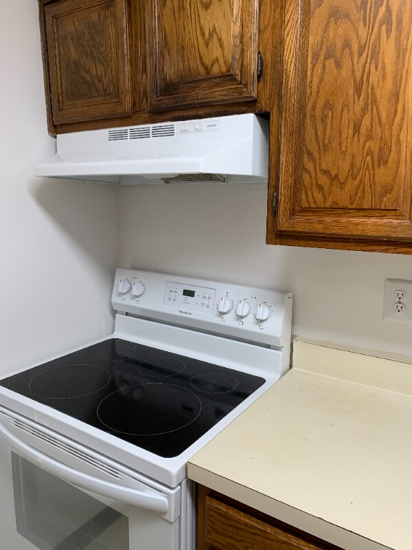 Building Photo - 1700 Ravens Crest Dr