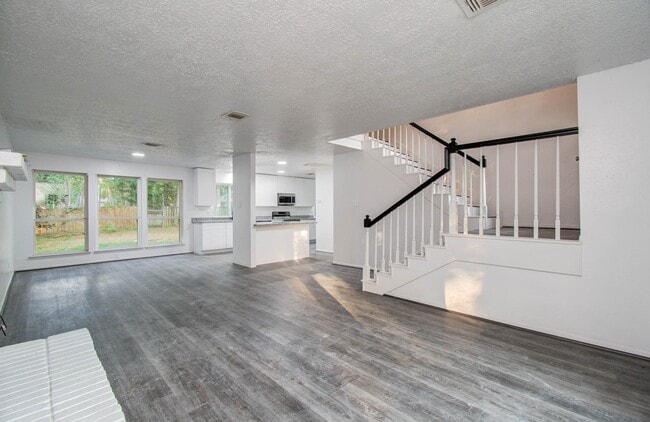 Building Photo - 5006 Village Springs Dr