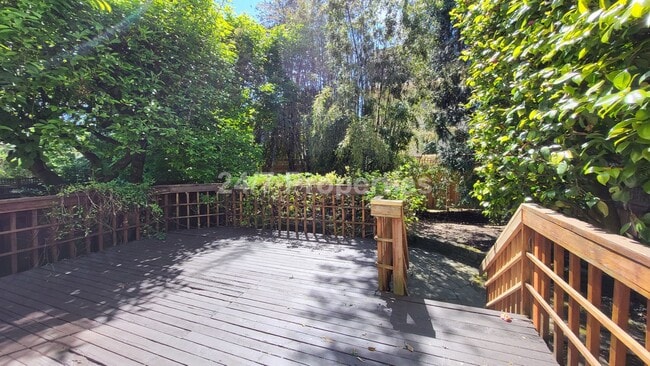 Building Photo - Beautiful Vintage 3 BD | 2.5 BA Home - Nob...