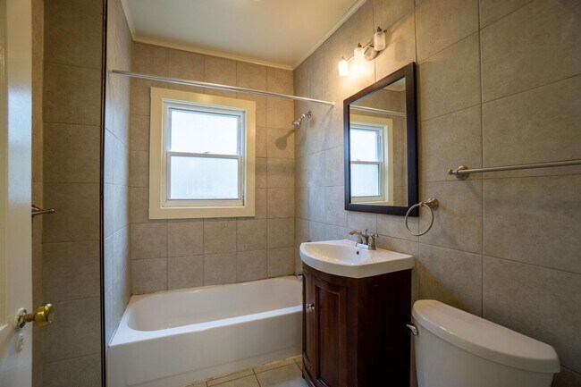 Building Photo - 231 Fellows Ave