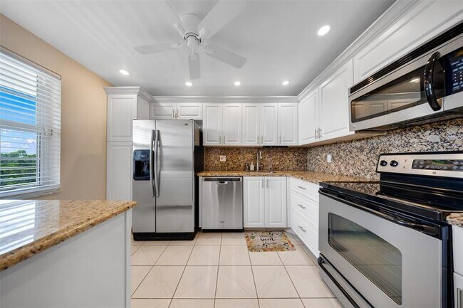 Building Photo - 805 Cypress Blvd