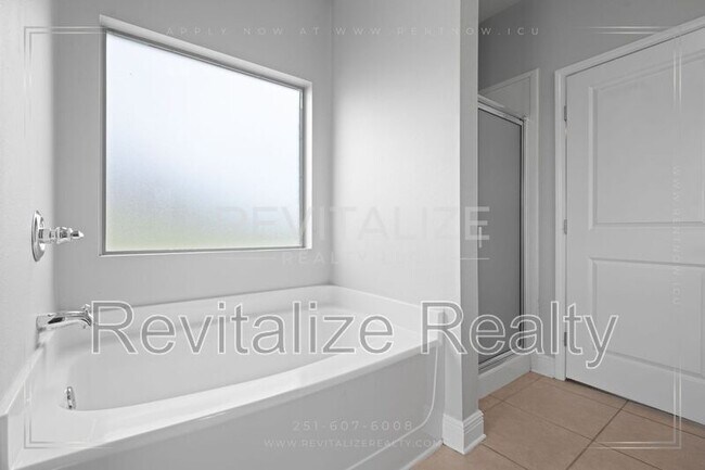 Building Photo - 11070 Courtland Ct